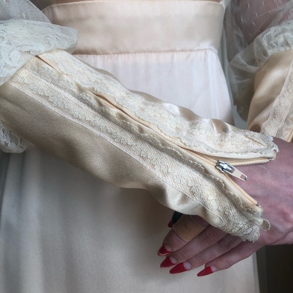 70s Vintage Peach Satin Gunne Wedding Dress - Picture 7 of 15